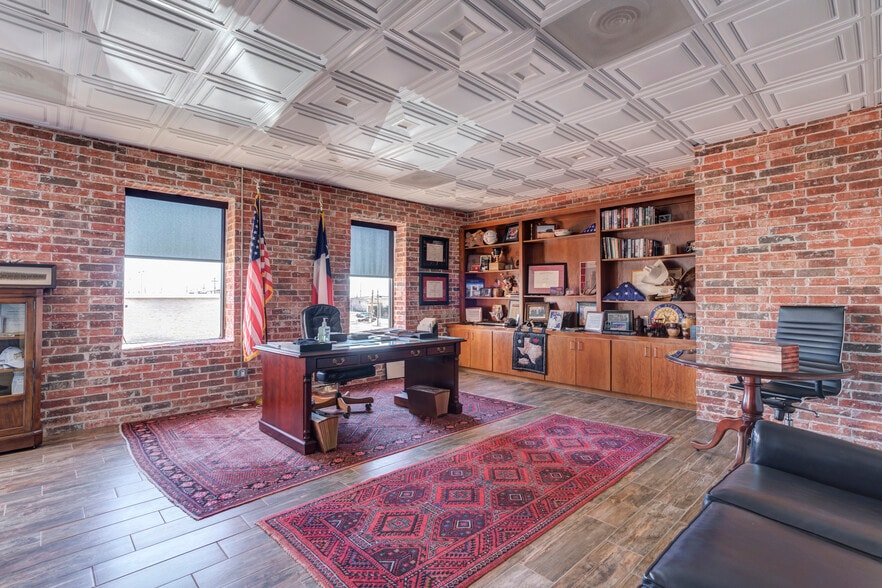 More Photos Of 1312 Texas Ave, Lubbock Office For Sale