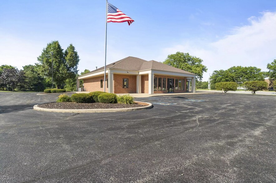 More Photos Of 201 Koomler Dr, La Porte Bank For Sale