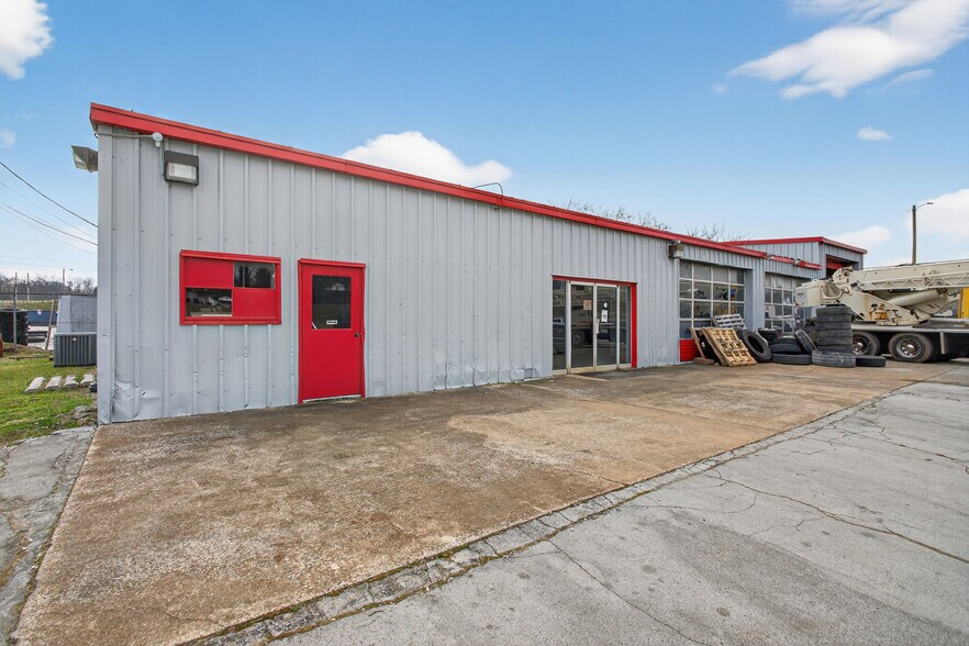 More Photos Of 2117 Carmack Blvd, Columbia Industrial For Sale