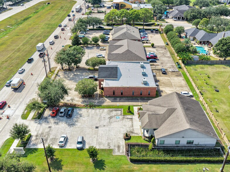 More Photos Of 6429 Fairmont Pky, Pasadena Office For Sale