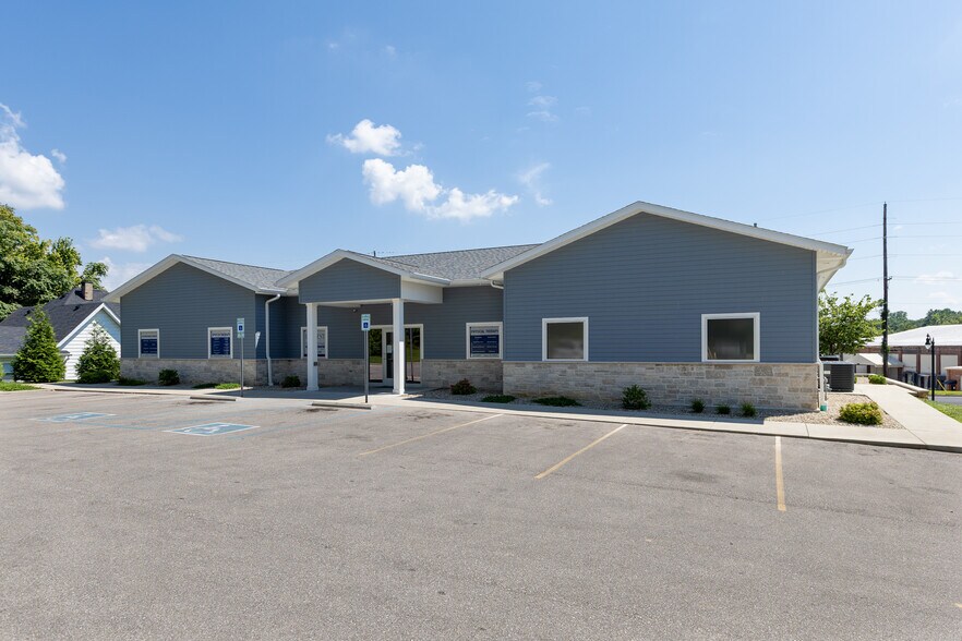 More Photos Of 2221 John Williams Blvd, Bedford Office For Sale