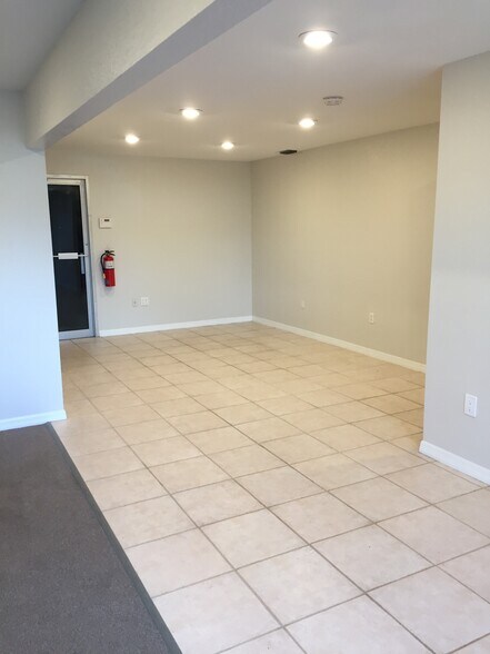 More Photos Of 23375 Janice Ave, Port Charlotte Warehouse For Lease