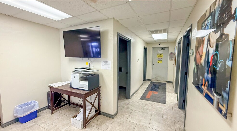 More Photos Of 1409 E County Road 120, Midland Warehouse For Lease