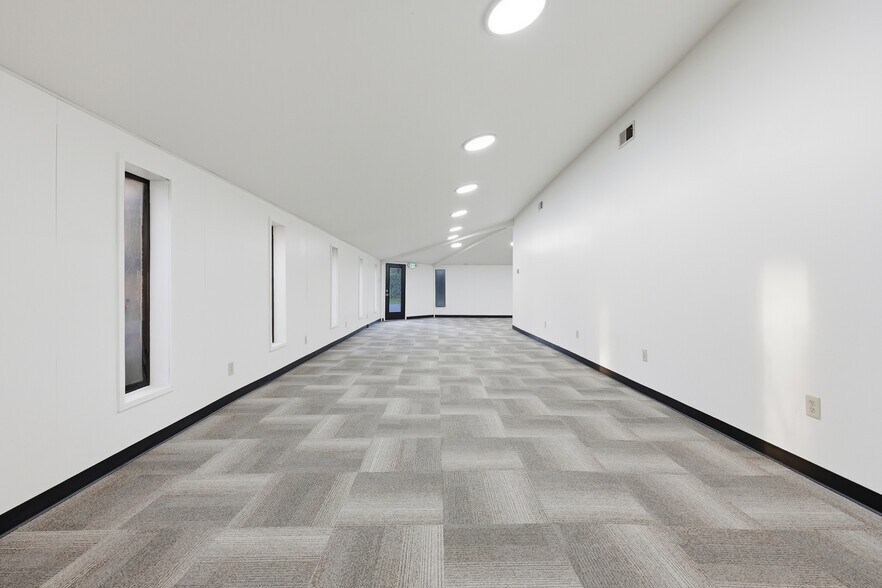 More Photos Of 941 SW Alder St, Dundee Warehouse For Lease