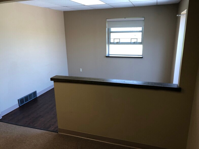 More Photos Of 7878 Gull Rd, Richland Warehouse For Lease