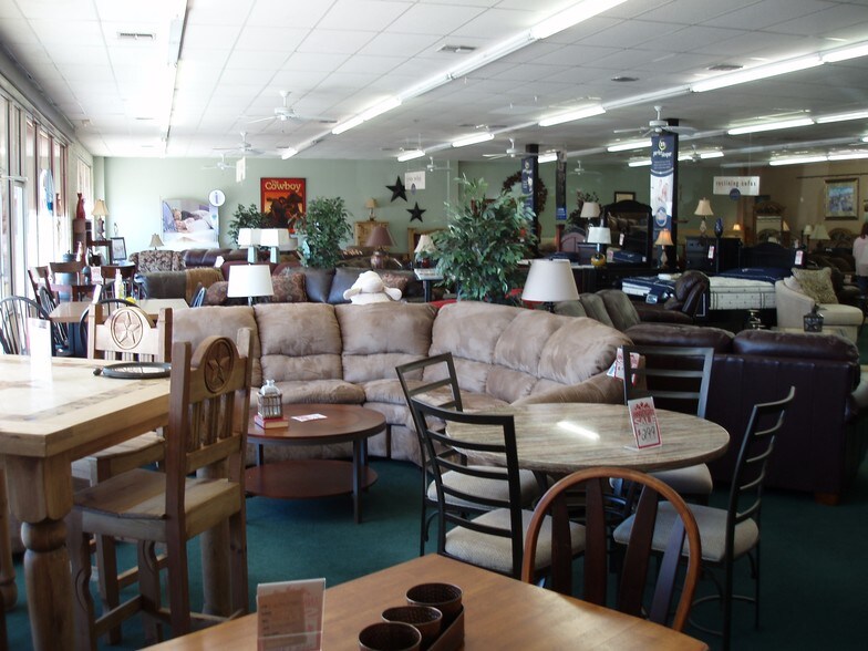More Photos Of 428 N Gun Barrel Ln, Gun Barrel City Restaurant For Sale