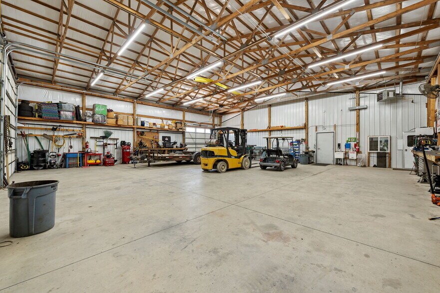 More Photos Of 26091 OK-51, Wagoner Showroom For Sale