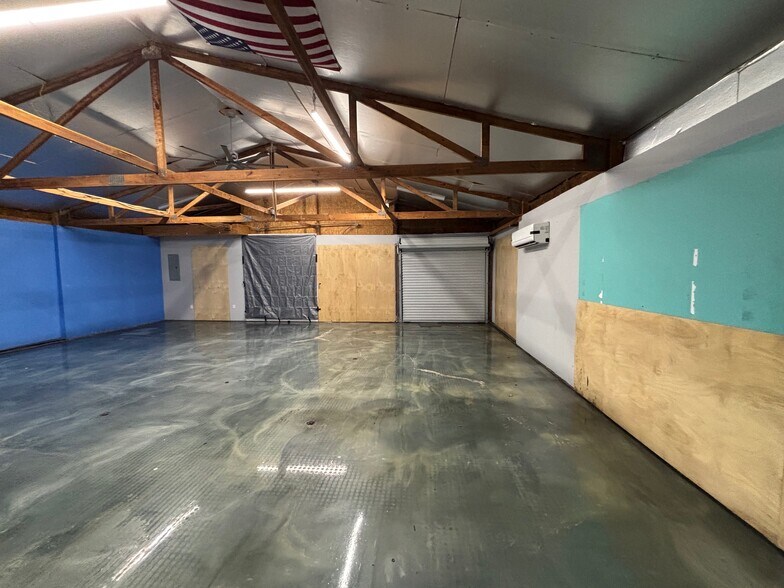 More Photos Of 1115 Lakeview Dr, Franklin Freestanding For Lease