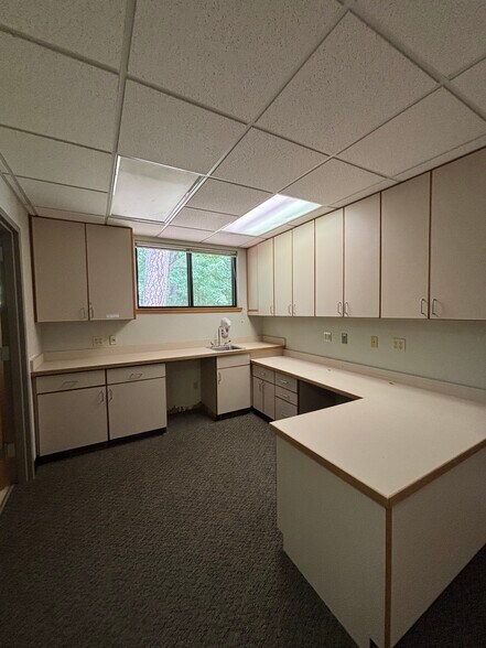 More Photos Of 600 Memorial Dr, Bella Vista Office For Lease