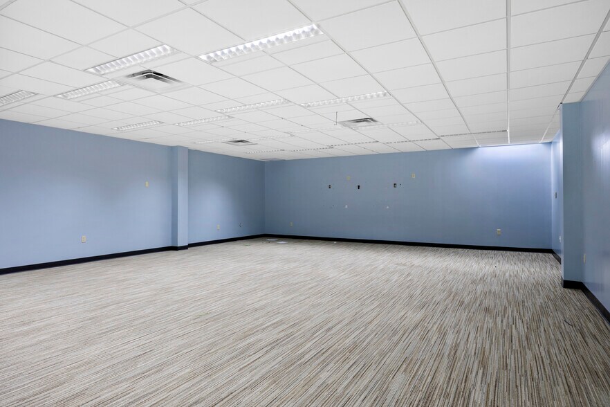 More Photos Of 30-32 N Russell Rd, Albany Office For Sale