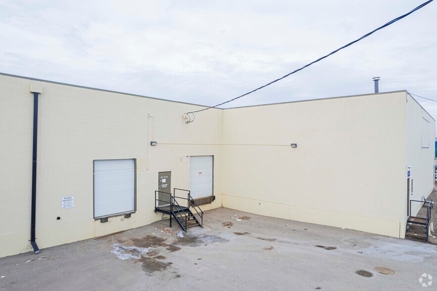 More Photos Of 4027 7th St SE, Calgary Warehouse For Lease