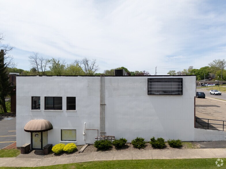 More Photos Of 405 W Third St, Jamestown Storefront Retail Office For Lease