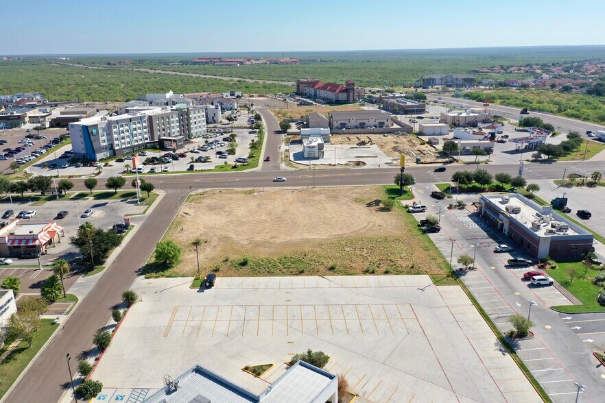 More Photos Of 2511 Jacaman, Laredo Storefront For Lease