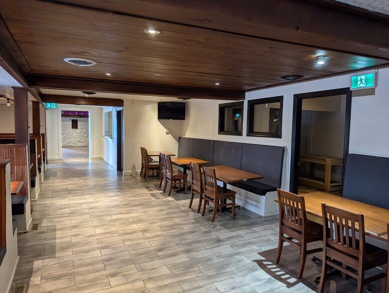More Photos Of 2300 Wharncliffe Rd S, London Restaurant For Sale