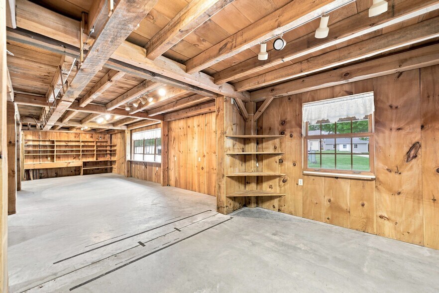 More Photos Of 160 E Hill Rd, Monson Freestanding For Lease