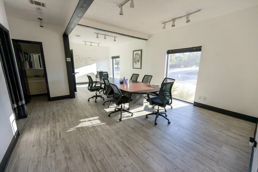 More Photos Of 517 N Carrier Pky, Grand Prairie Medical For Lease