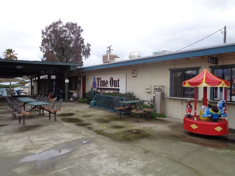 More Photos Of 110 N Mooney Blvd, Tulare Amusement Park For Lease