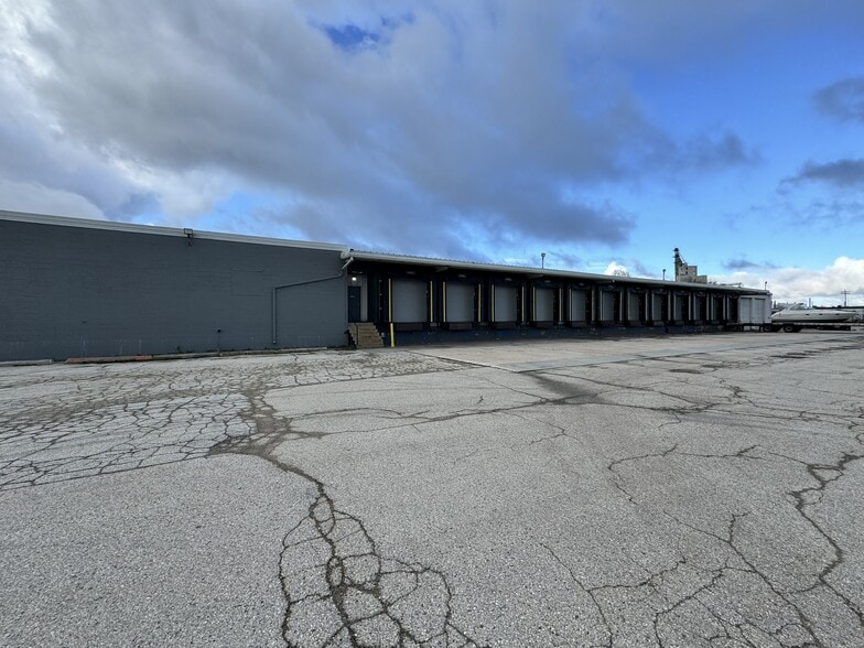 More Photos Of 736 Morris St, Fond Du Lac Warehouse For Lease