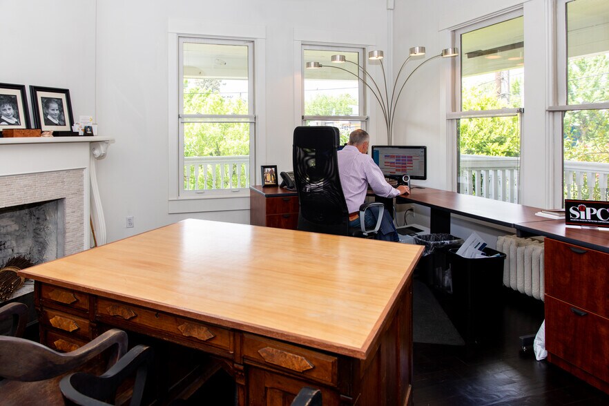 More Photos Of 2753 S Washington St, Seattle Office For Sale