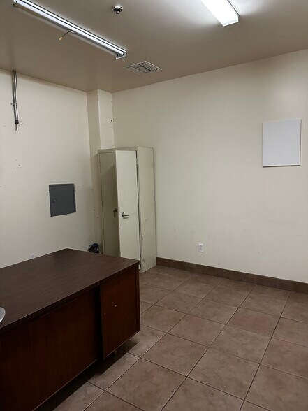 More Photos Of 45 Rincon Dr, Camarillo General Retail For Lease