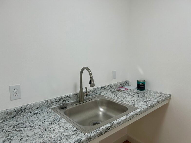 More Photos Of 1477 S 8th St, Fernandina Beach Office For Lease