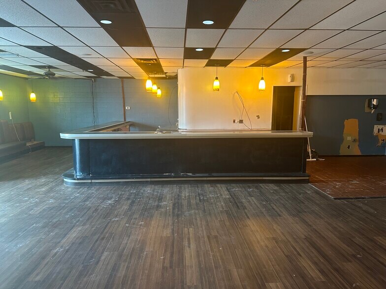 More Photos Of 1535-1537 Cass Lake Rd, Keego Harbor Freestanding For Lease