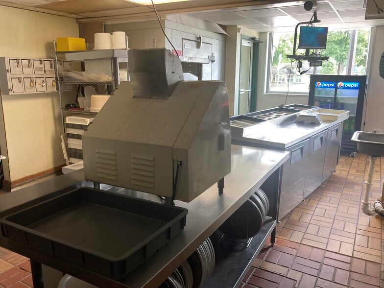 More Photos Of 2715-2719 W Broadway Ave, Minneapolis Fast Food For Sale