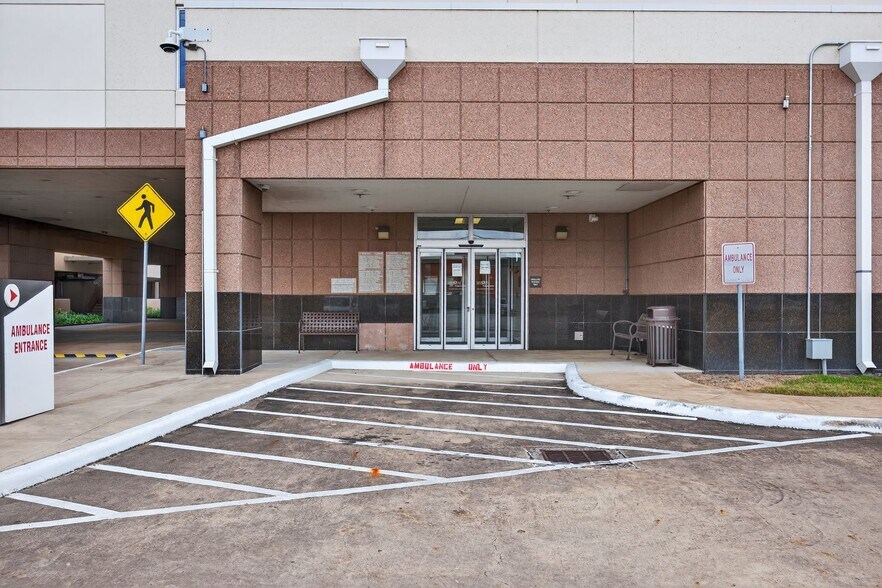 More Photos Of 5420 West Loop S, Bellaire Medical For Lease