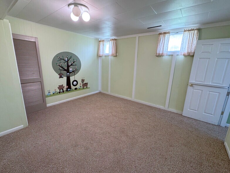 More Photos Of 402 S 7th St E, Riverton Flex For Sale