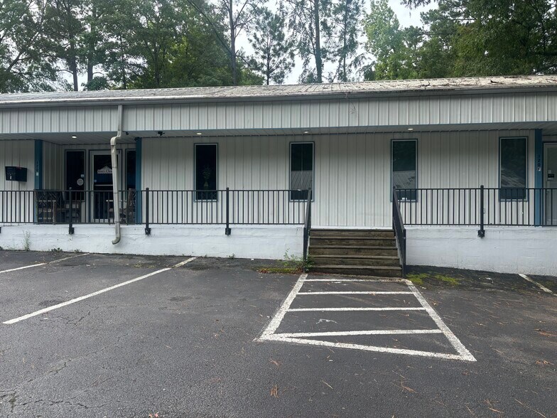More Photos Of 120 Kaminer Way Pky, Columbia Light Distribution For Sale