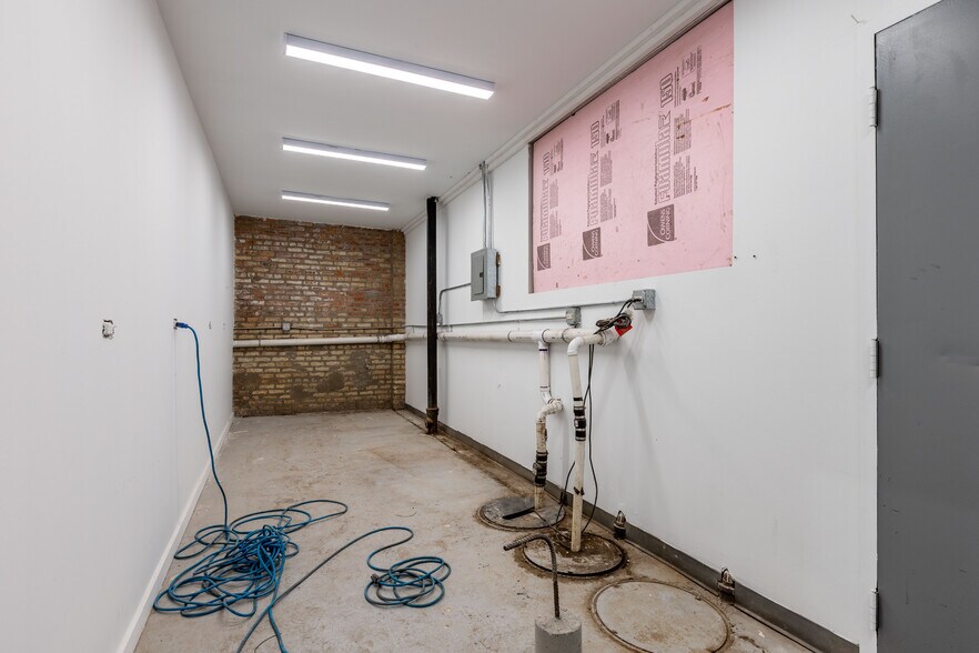 More Photos Of 2945 W Harrison St, Chicago Office For Sale