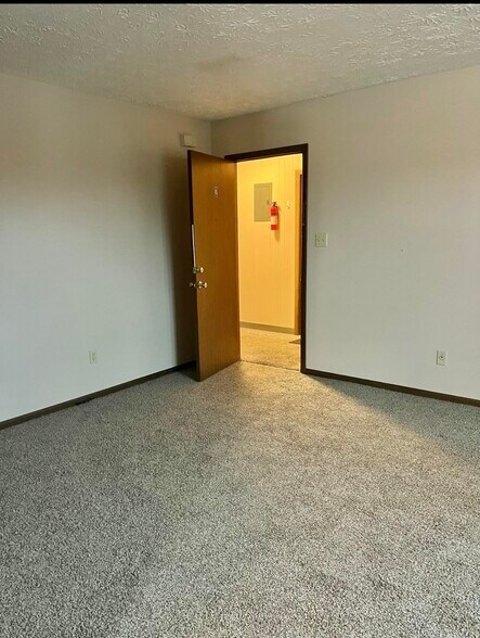 More Photos Of 205 Geri Ln, Richmond Office Residential For Sale