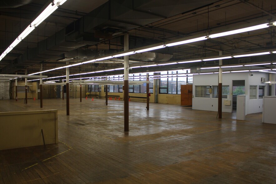 More Photos Of 735 Allens Ave, Providence Manufacturing For Lease