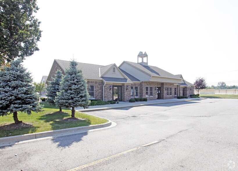 More Photos Of 33576-33596 Harper Ave, Clinton Township Office For Lease