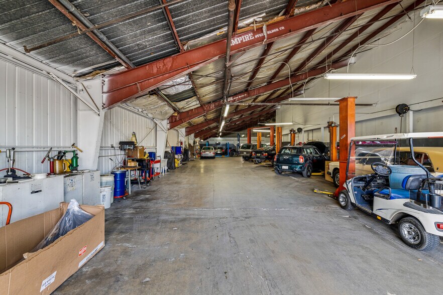 More Photos Of 4775-4779 E Ramon Rd, Palm Springs Warehouse For Sale