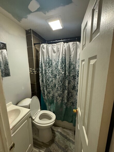 More Photos Of 902 West St, Union City Multifamily For Sale