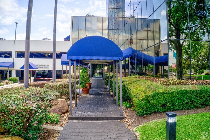 More Photos Of 2909 Hillcroft Ave, Houston Office For Sale