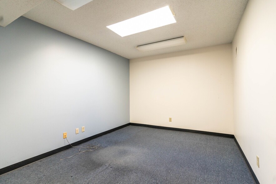 More Photos Of 11813 W 77th St, Lenexa Office For Sale