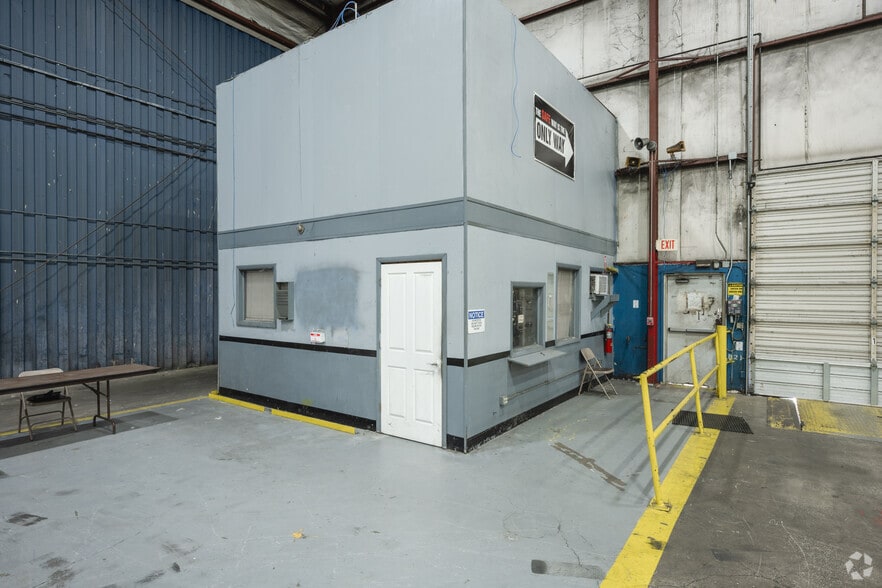 More Photos Of 90 Christ School Rd, Arden Distribution For Lease