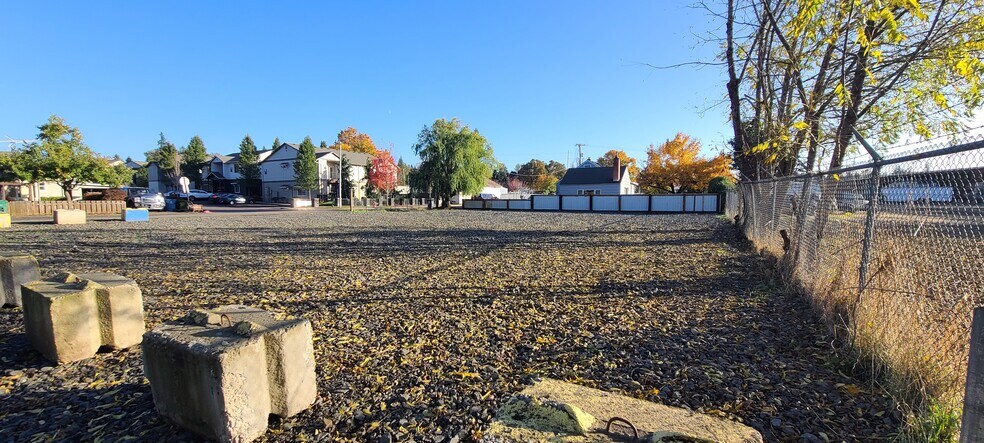 More Photos Of 328 Fossholm St NE, Silverton Land For Lease