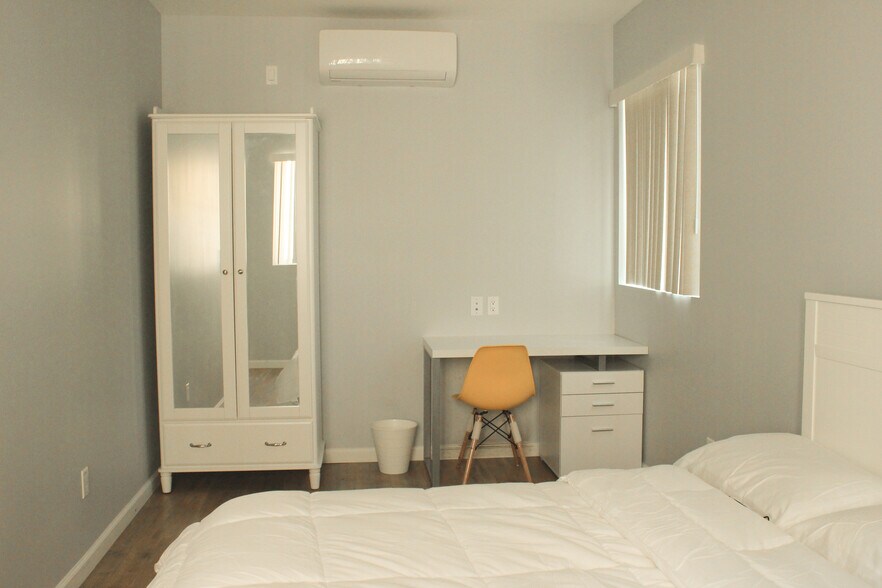 More Photos Of 1259 W 36th Pl, Los Angeles Apartments For Sale