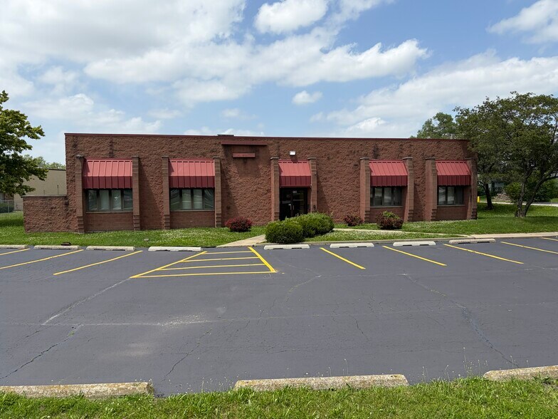Primary Photo Of 130 W Armory Dr, South Holland Showroom For Sale
