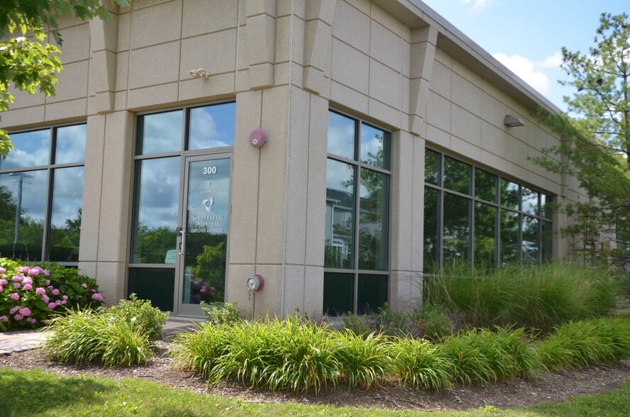 More Photos Of 320 Cardinal Dr, St Charles Medical For Lease