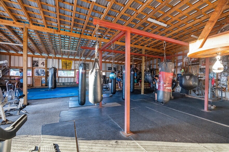 More Photos Of 5528 N Lamar Blvd, Austin Auto Repair For Sale