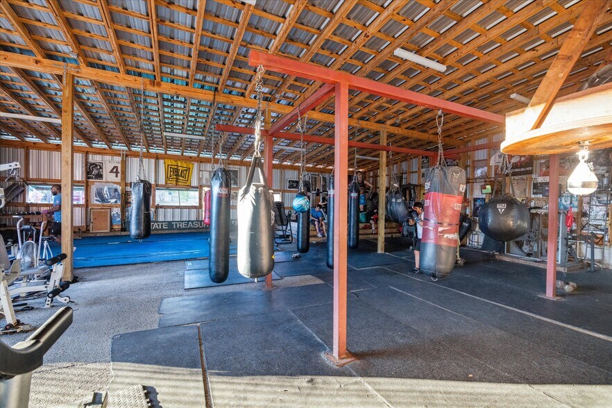 More Photos Of 5528 N Lamar Blvd, Austin Auto Repair For Lease