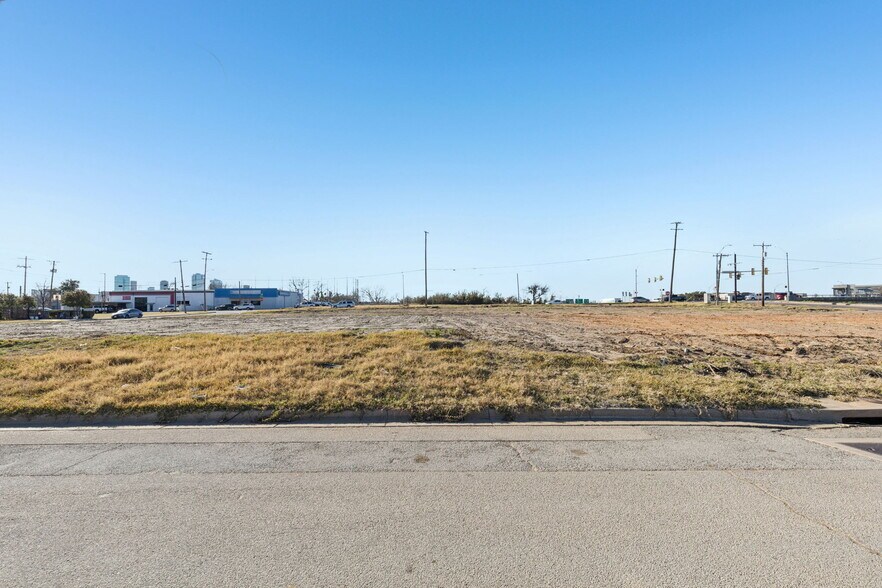 More Photos Of 2620 Airport fwy, Fort Worth Land For Sale