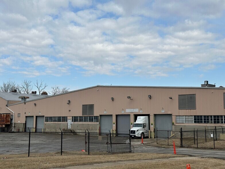 More Photos Of 1500 E Murden St, Kokomo Warehouse For Lease