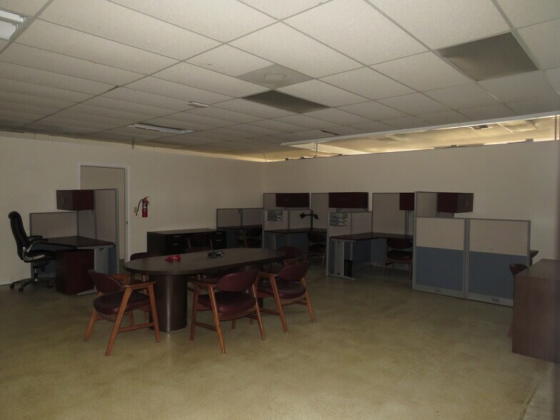 More Photos Of 1205-1211 W Austin St, Port Lavaca Office For Sale