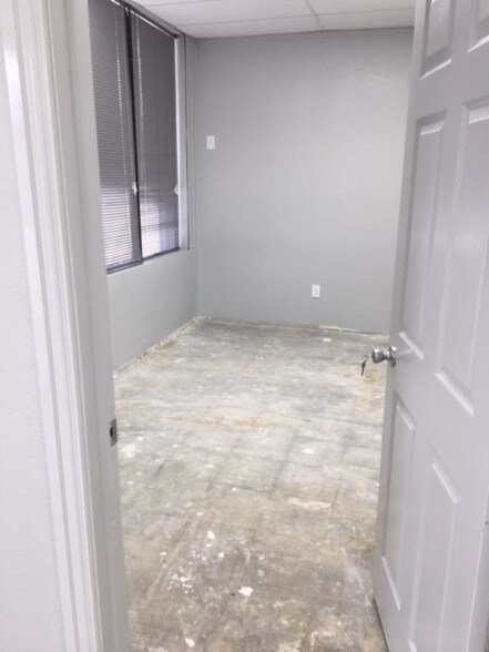 More Photos Of 5602-5608 Pinemont Dr, Houston Storefront Retail Office For Lease