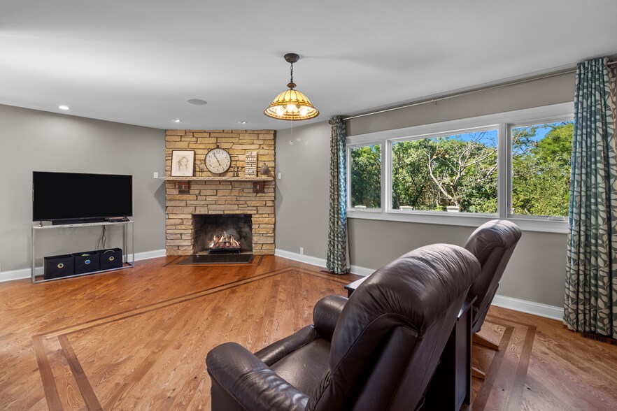 More Photos Of 8508 Il Route 120, Woodstock Specialty For Sale